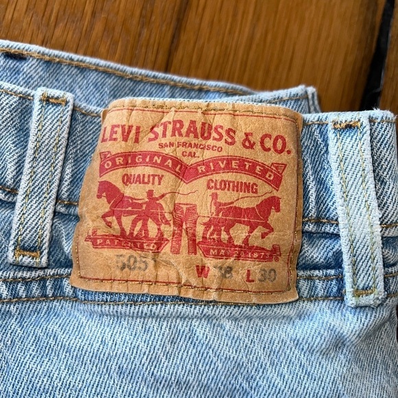 Levi’s 505 Jeans Light Wash Size 38W x 30L - Picture 5 of 8